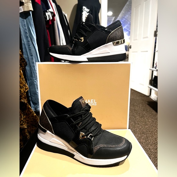 Michael Kors Platform Sneakers Black/Gold/Brown Monogram - Picture 1 of 1